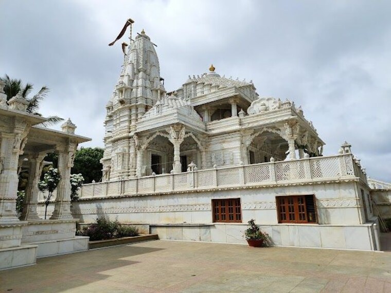 Shree_parshwa_susheel_dhaam_shwetamber_jain_temple_1