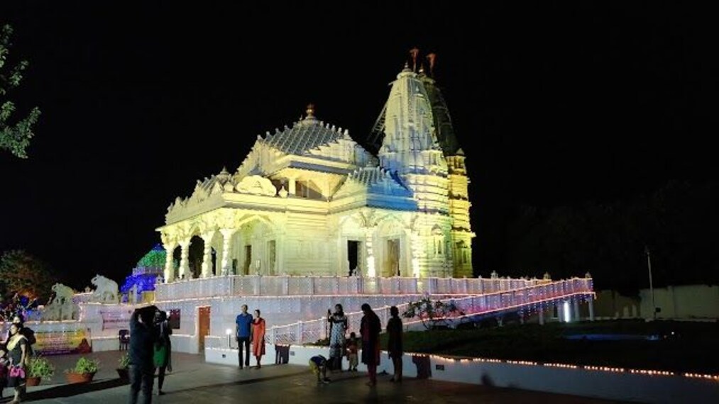Shree_parshwa_susheel_dhaam_shwetamber_jain_temple_2
