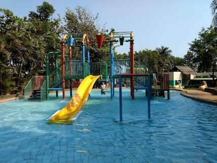 Country Club Water World