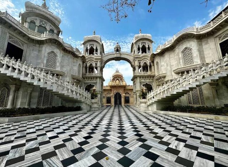 Iskcon_Krishna_Balarama_Temple_1