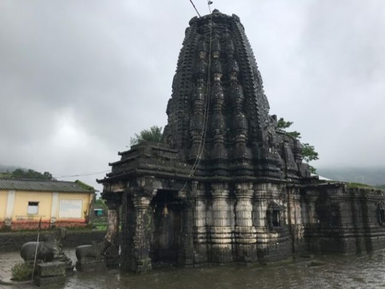 Igatpuri Amruteshwar Temple Landscape Image