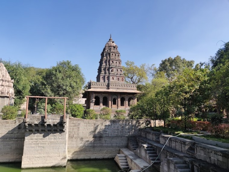 Chhatri_Bagh_1