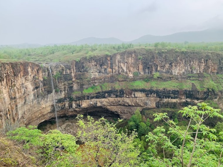 Gidiya_Khoh_Waterfall_2