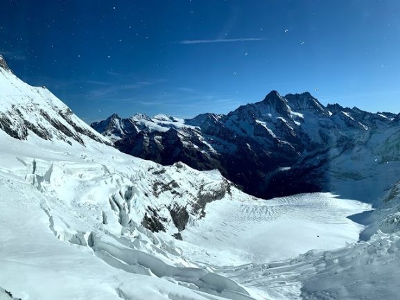 interlaken_hiking_at_jungfrau