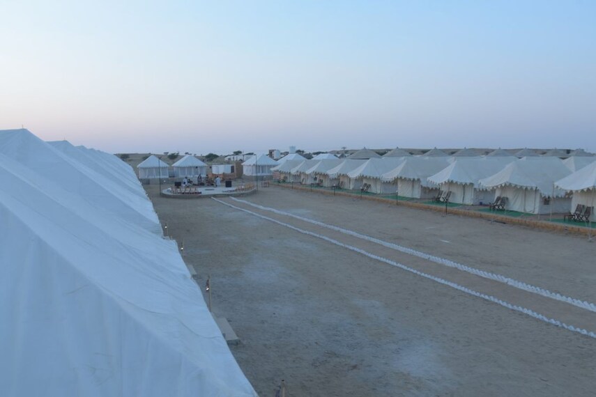jaisalmer_sunrise_desert_resort