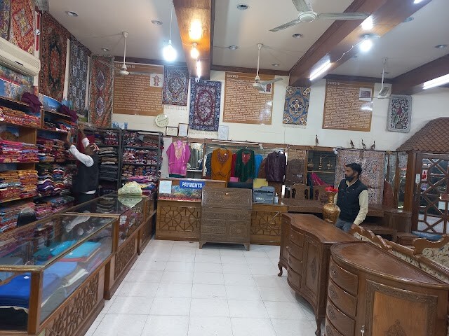 Kashmir_Government_Arts_Emporium_2