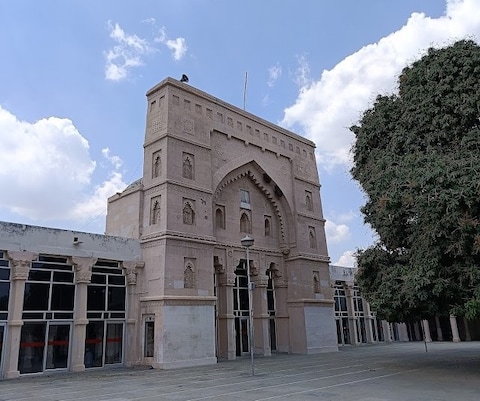 Lal Darwaza Masjid