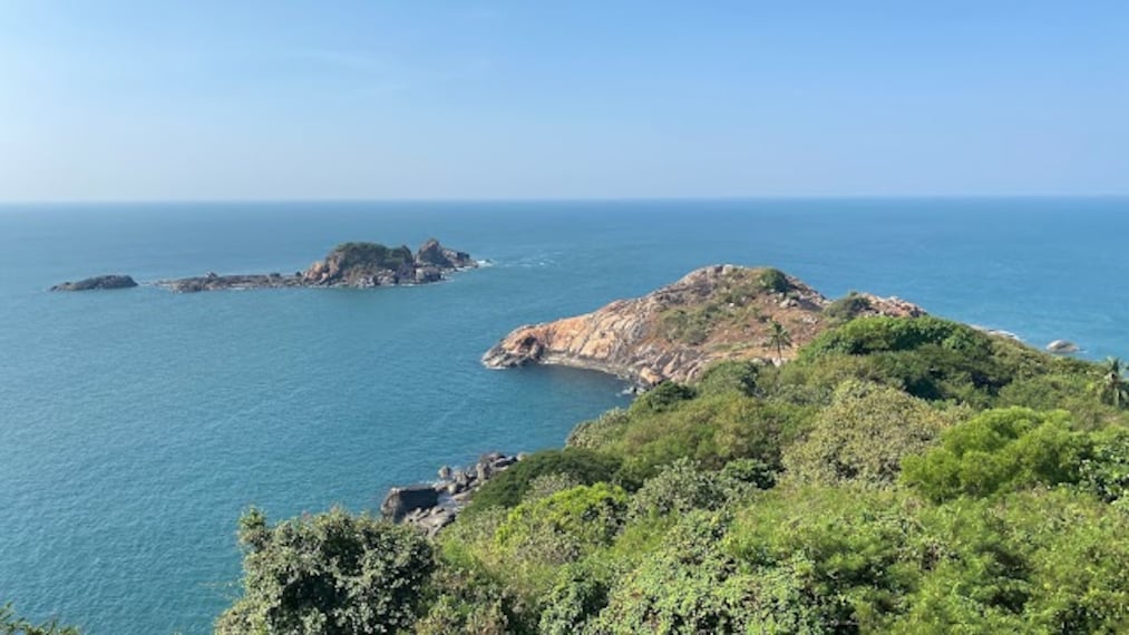 Oyster_Rock_Lighthouse_1