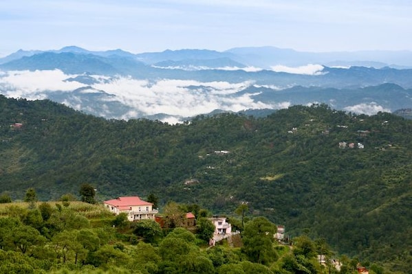 Kasauli_mountains