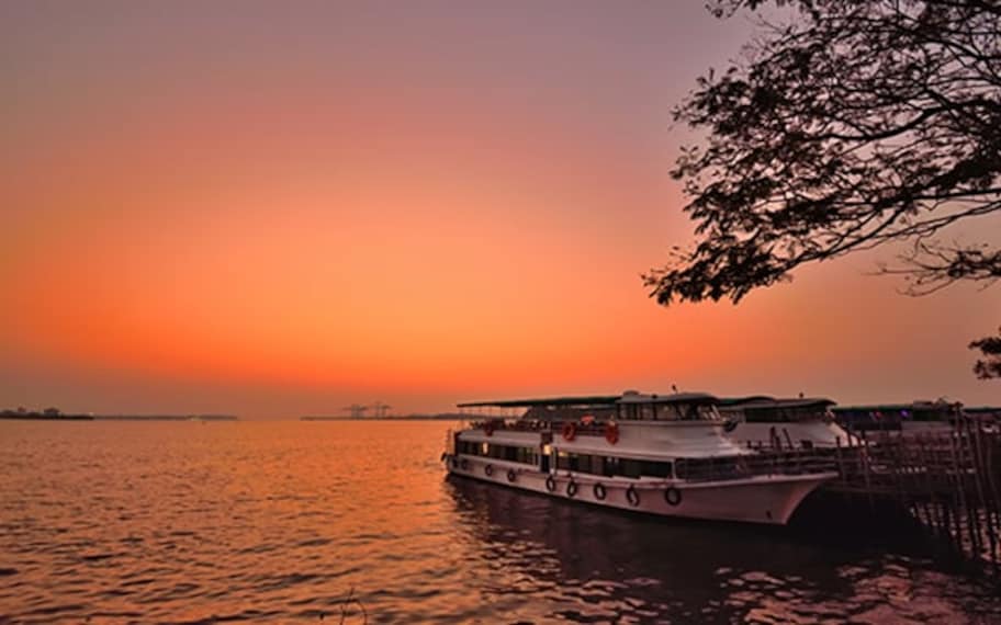 Kochi Marine Drive Landscape Image