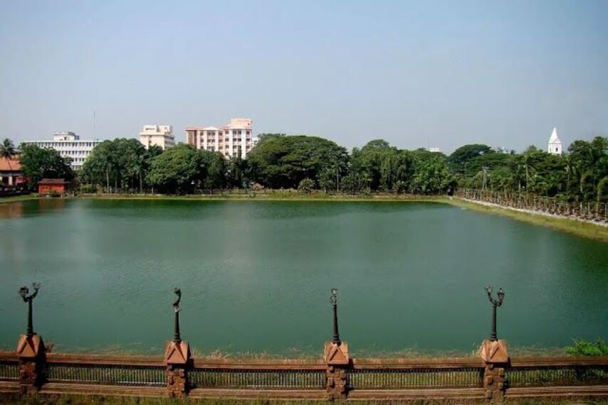 kozhikode_mananchira_pond_and_gardens