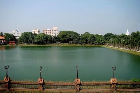 Mananchira Pond and Gardens