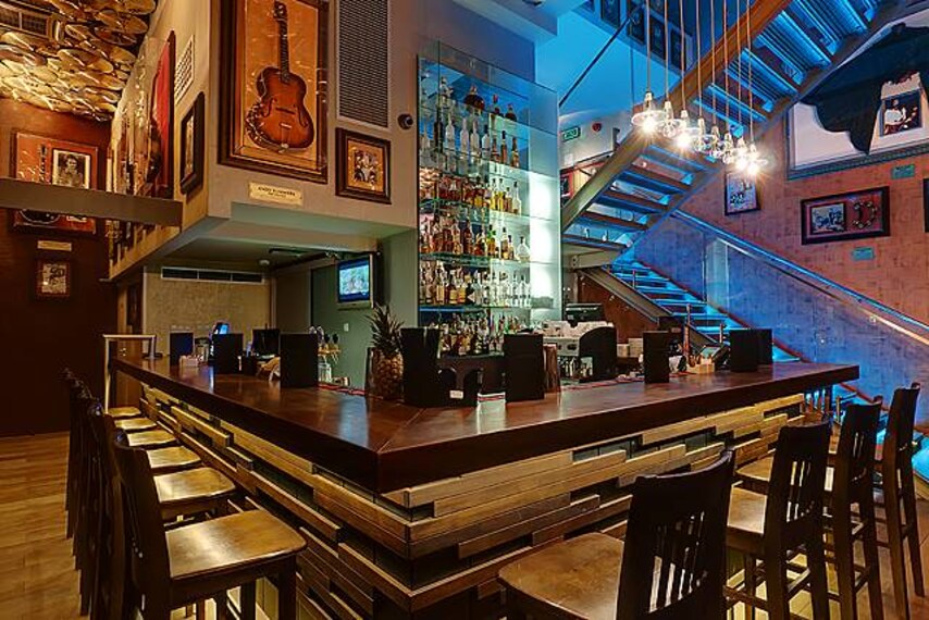 Krakow_Hard_Rock_Cafe_1