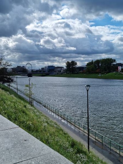 Krakow_Vistulan_Boulevards_4