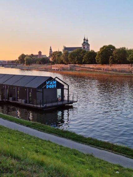 Krakow_Vistulan_Boulevards_7