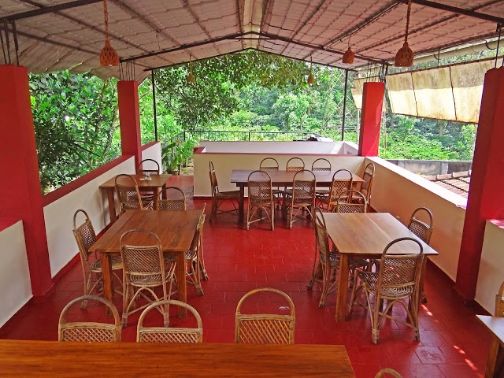 kumily_chrissies_hotel_and_cafe