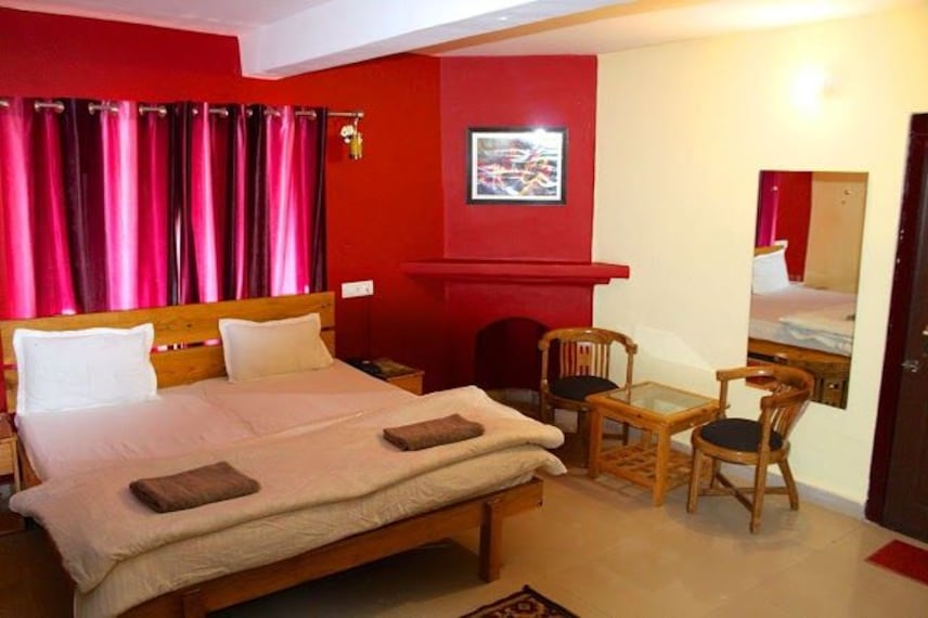 Lansdowne Windsor Cottages Landscape Image