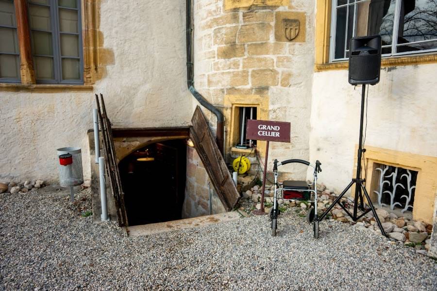 Lausanne_La_Sarraz_Castle_9