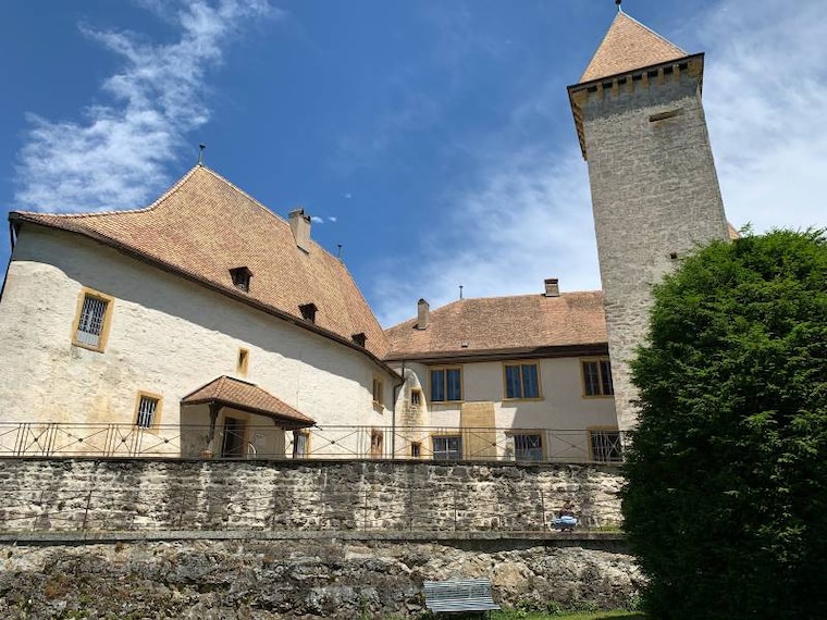 Lausanne_La_Sarraz_Castle_7