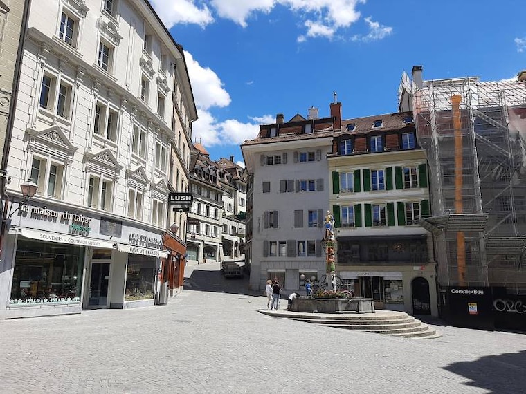 Lausanne_Place_de_la_Palud_1
