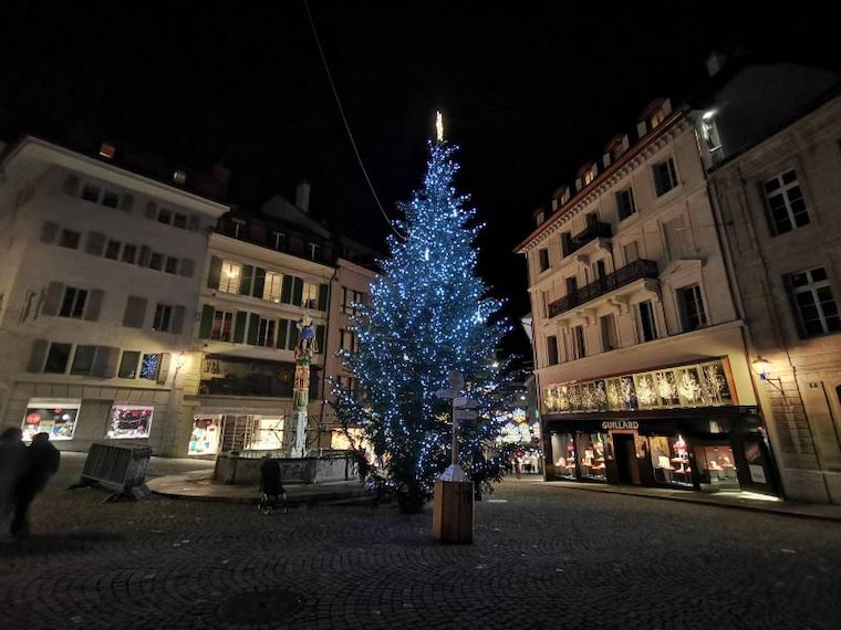 Lausanne_Place_de_la_Palud_3