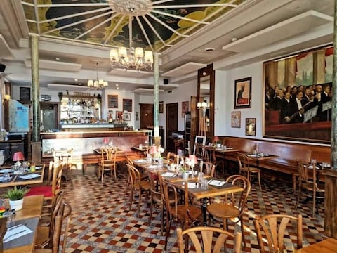 Cafe Mozart