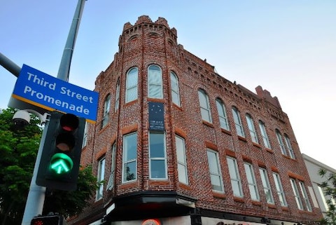 Shopping on Third Street Promenade