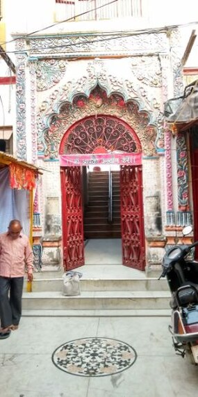 Lucknow Chowk Portrait Image
