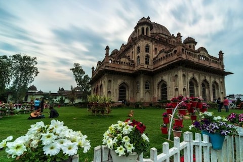 Tomb of Saadat Ali Khan