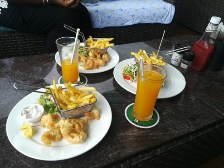 mahe_the_boardwalk_bar_and_grill