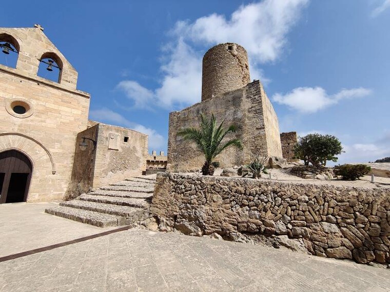 Majorca_Capdepera_Castle_10