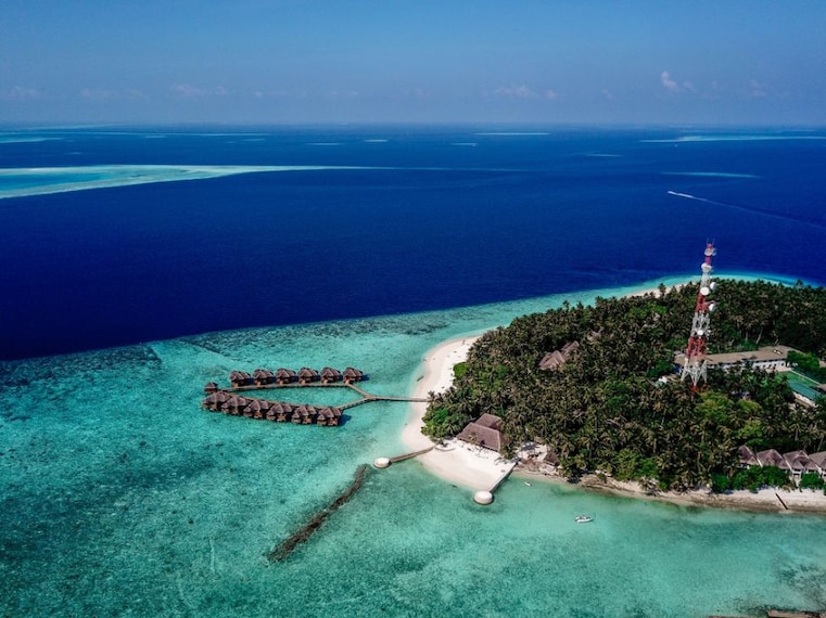 Maldives_Fihalhohi_Island_2