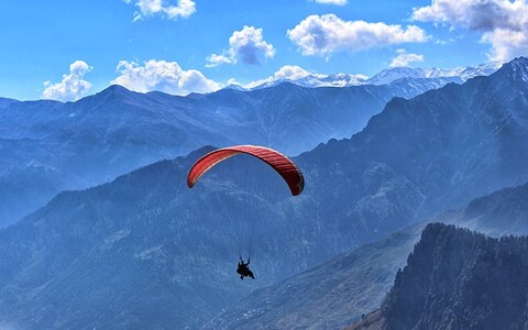 Paragliding Near Manali