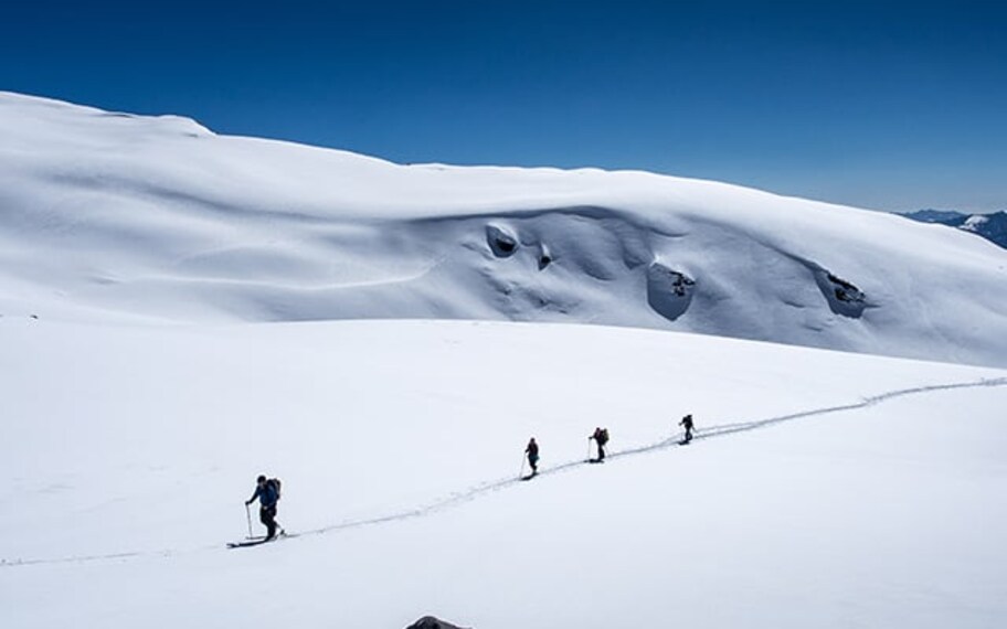 Manali Skiing Landscape Image