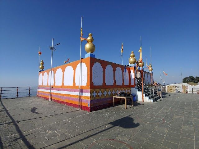 Shikari_devi_temple_1