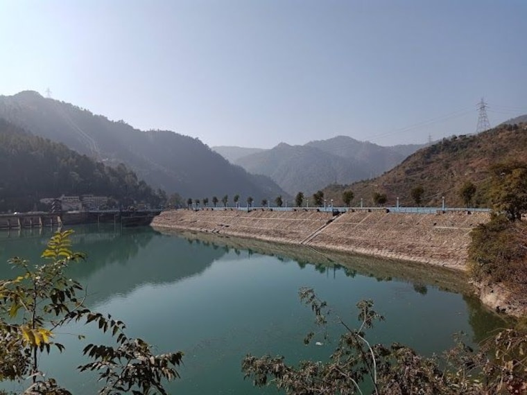 Pandoh_dam_1