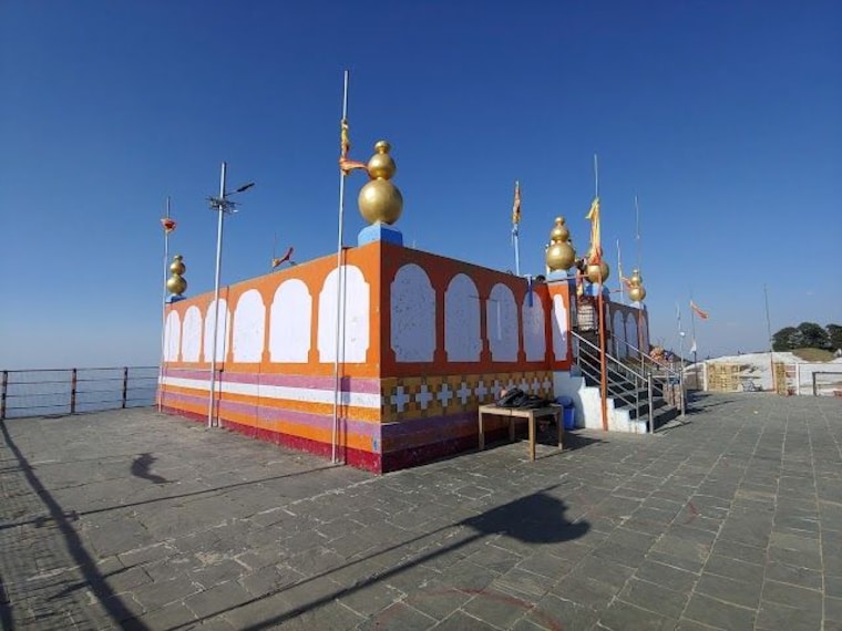 Shikari_devi_temple_1