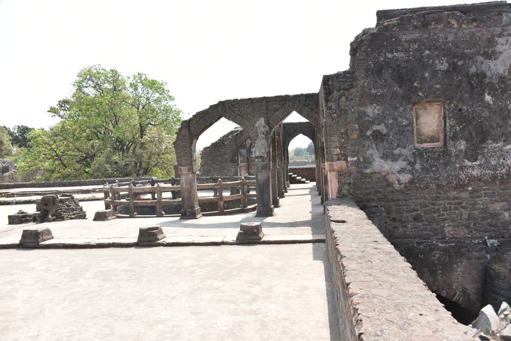 Champa_Baoli_and_Hammam_3