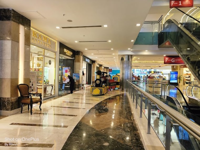 Ambience_Mall_4