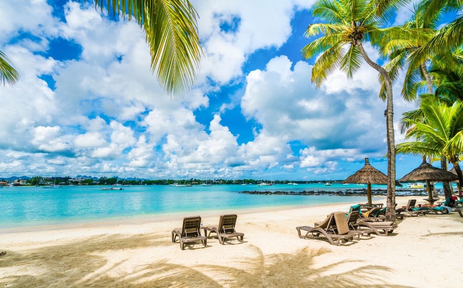 Grand_Baie_Beach_1