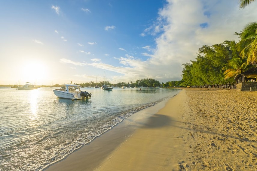Grand_Baie_Beach_2
