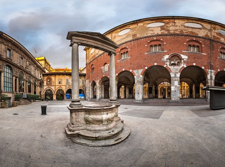 piazza-mercanti-milan-3