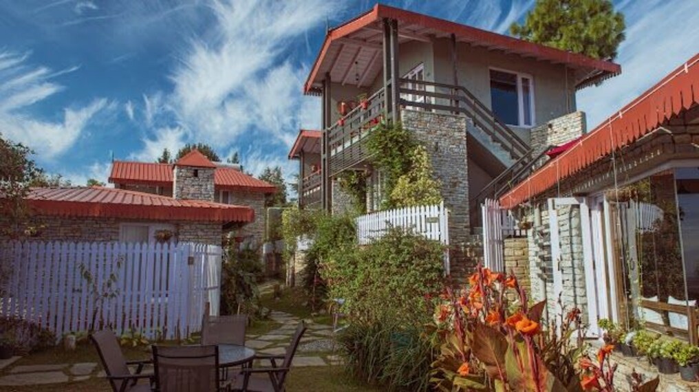 Restaurant_at_the_birdcage_1