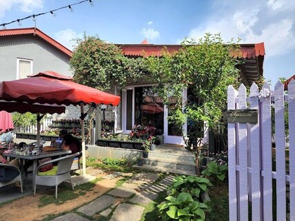 Restaurant at the Birdcage