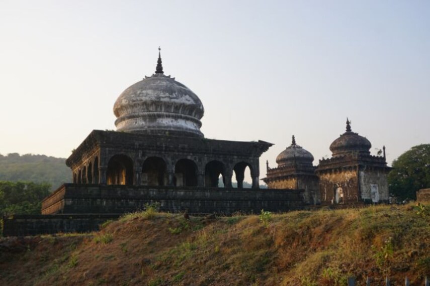 murud-janjira_khokari_tombs