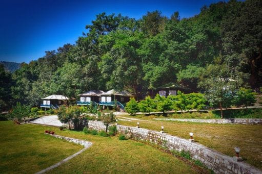 nainital_latitude_29_by_the_lake_resort_1