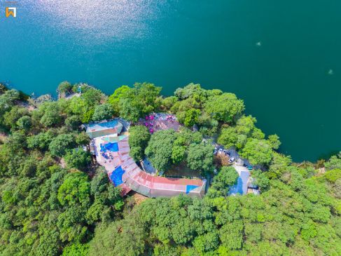 nainital_latitude_29_by_the_lake_resort_2