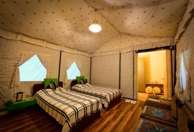 nainital_latitude_29_by_the_lake_resort_4