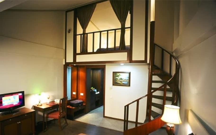 Nainital The Manu Maharani Landscape Image