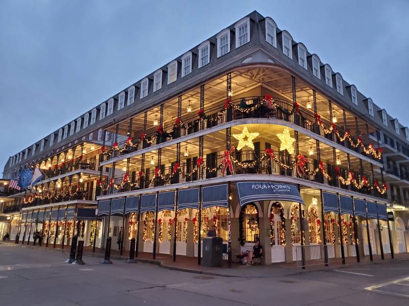 New_Orleans_Bourbon_Street_6
